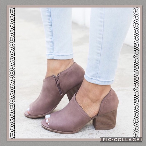 Shoes - Cut out side peep toe shoe